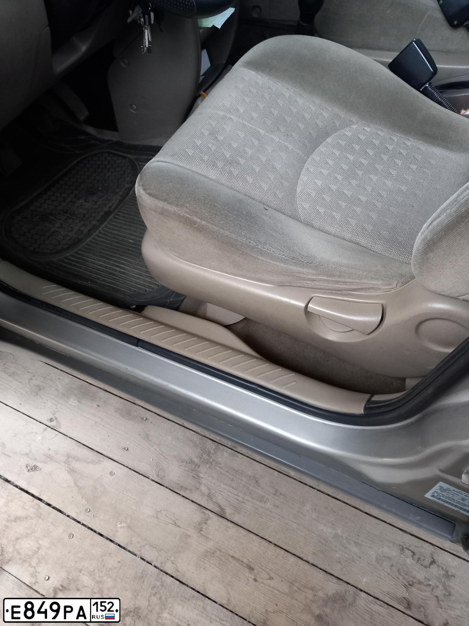 Фото автомобиля MAZDA TRIBUTE, 2000 — госномер Е849РА152. Цвет: СВЕТЛО-БЕЖЕВЫЙ