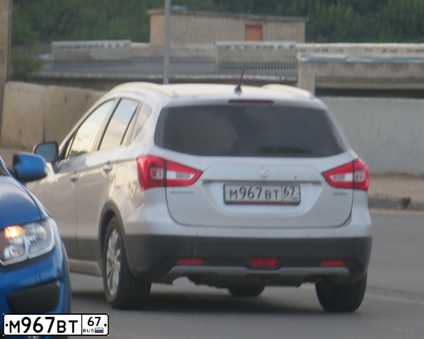 Фото автомобиля SUZUKI SX4, 2019 — госномер А563ОУ67. Цвет: Серебристый