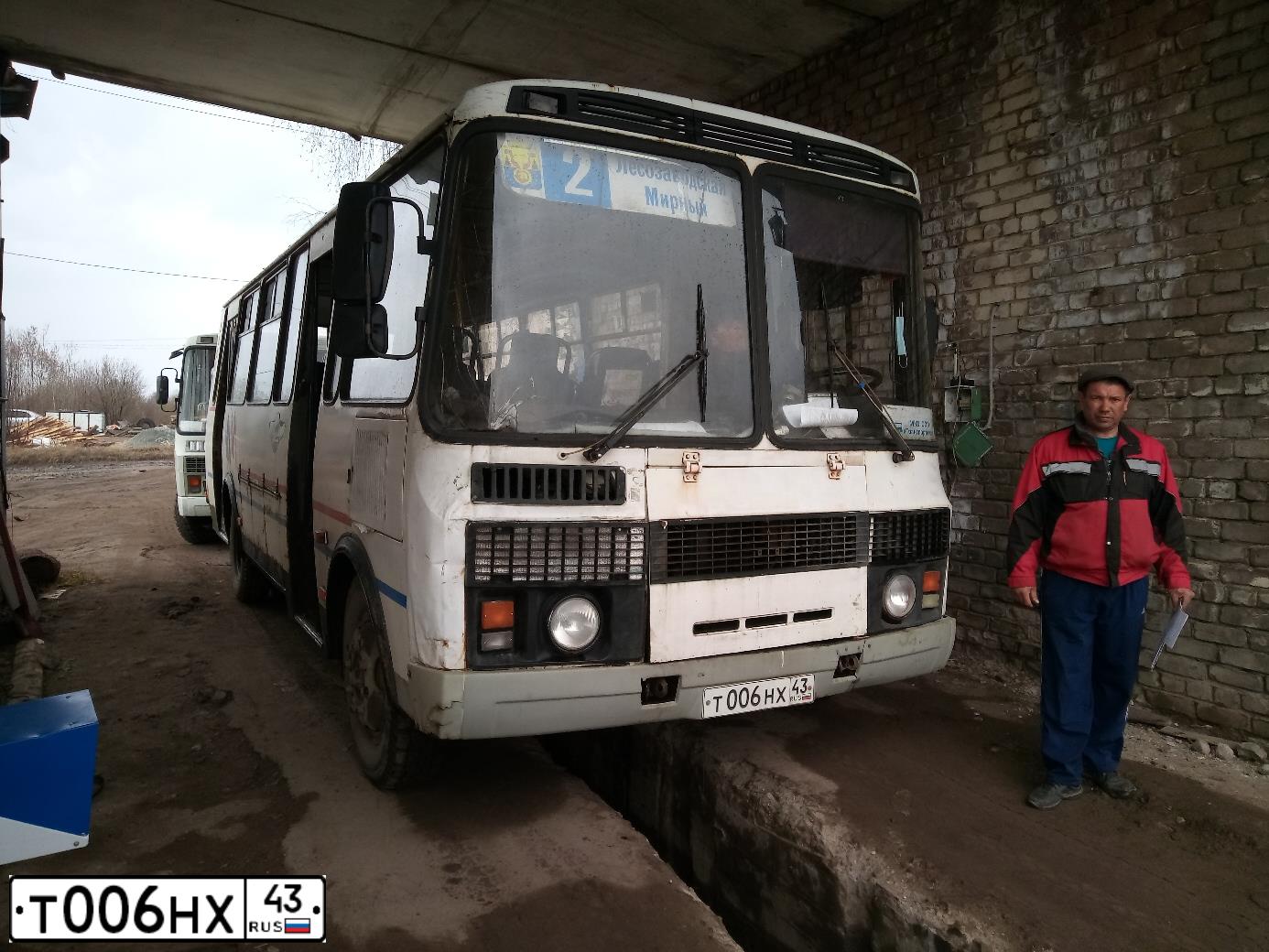 Фото автомобиля PAZ 4234, 2006 — госномер Т006НХ43. Цвет: Бело-Синий