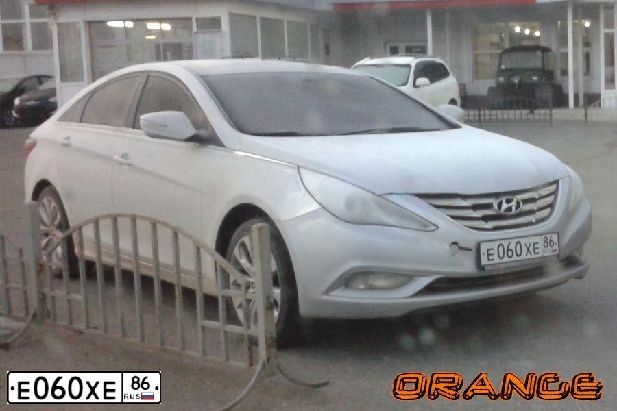 Фото автомобиля HYUNDAI SONATA, 2010 — госномер М552НК777. Цвет: Серый