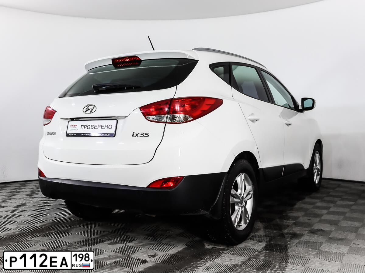 Фото автомобиля HYUNDAI IX35, 2011 — госномер С822КА198. Цвет: Белый