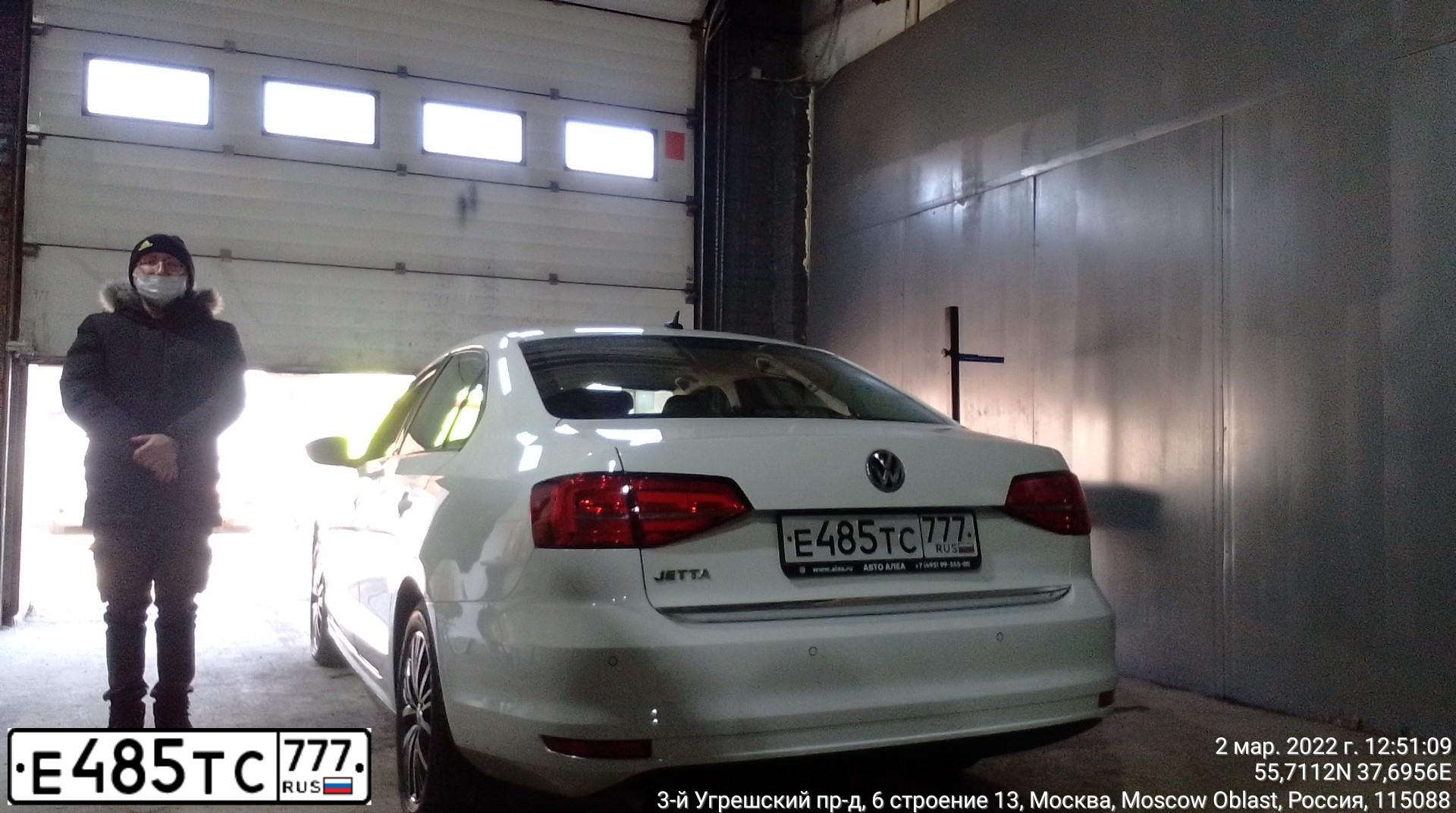 Фото автомобиля VOLKSWAGEN JETTA, 2016 — госномер Е485ТС777. Цвет: Белый