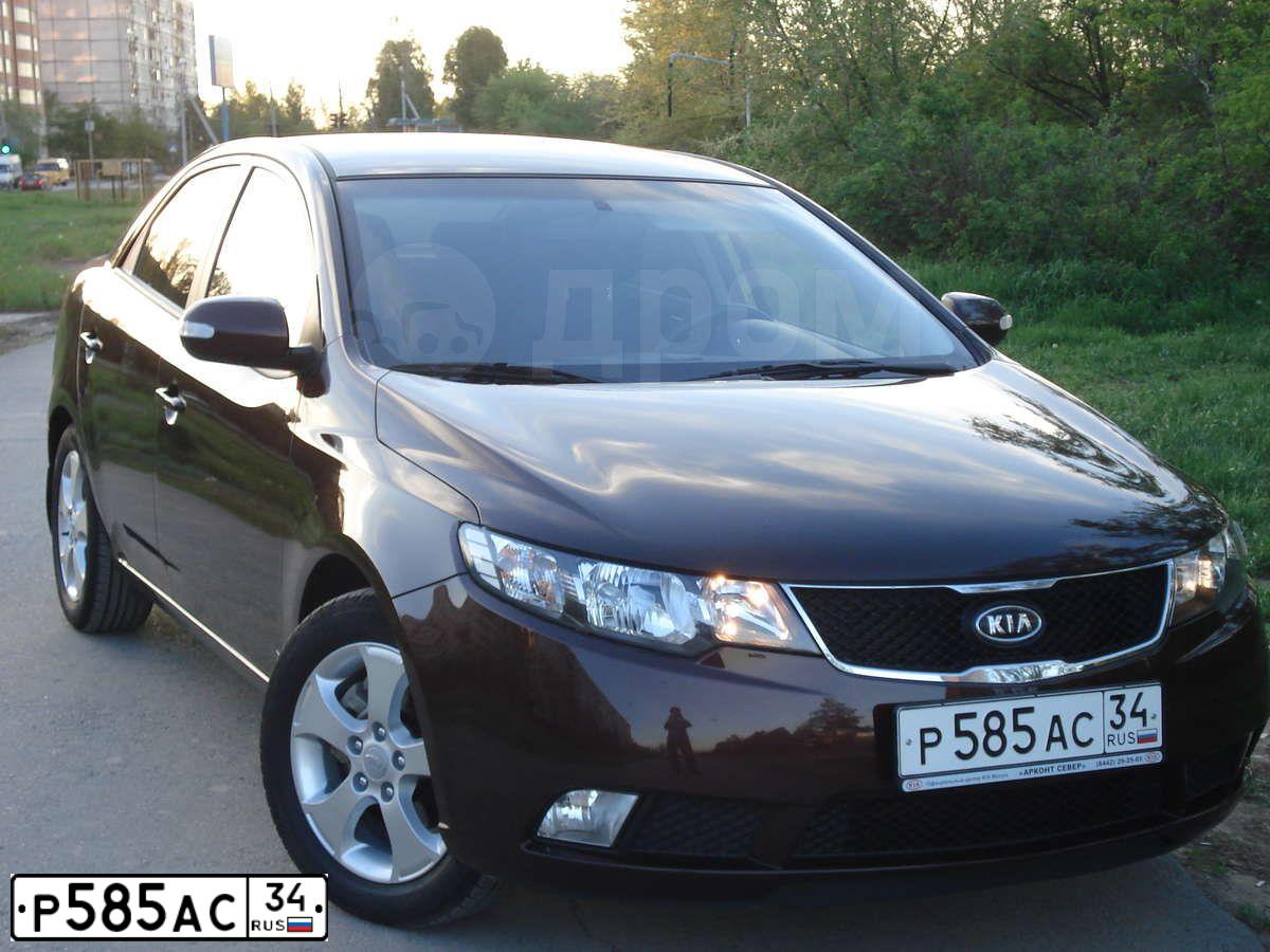 Фото автомобиля KIA CERATO, 2010 — госномер Р585АС34. Цвет: ТЕМНО-ВИШНЕВЫЙ