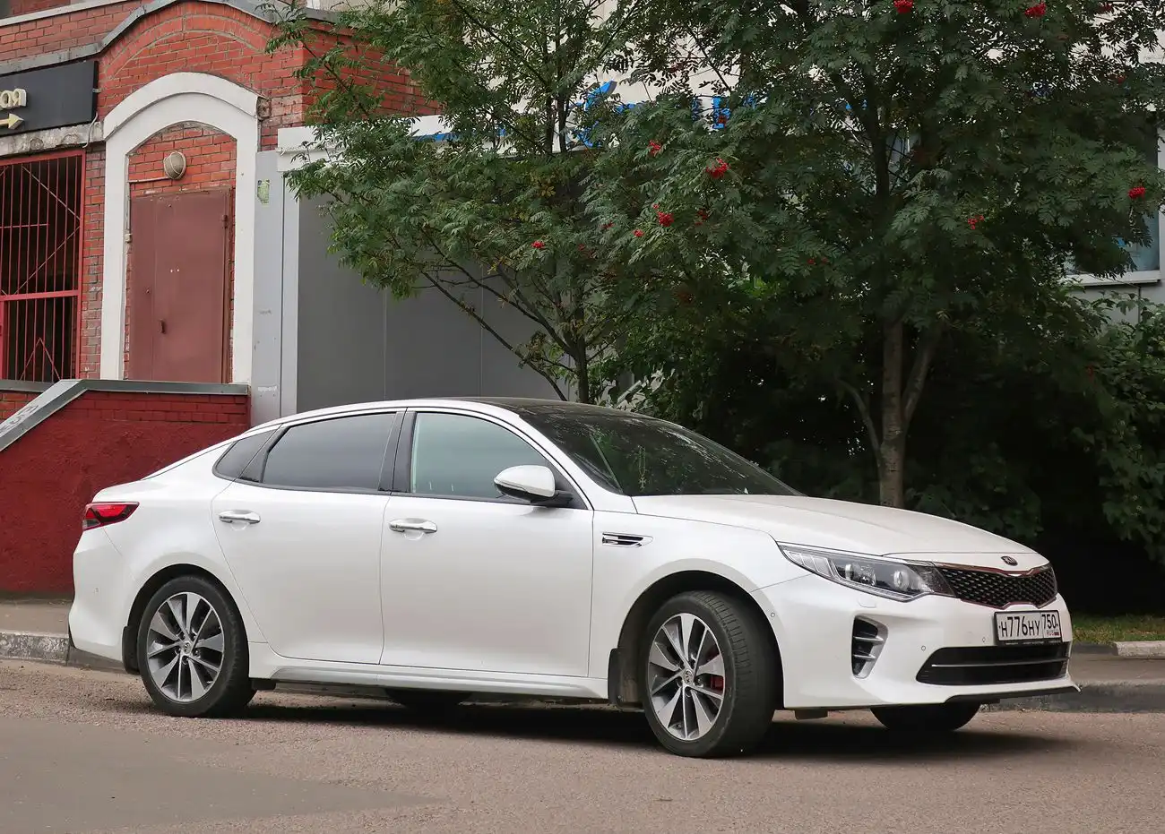 Фото автомобиля KIA MAGENTIS / OPTIMA, 2017 — госномер М624МА67. Цвет: Белый