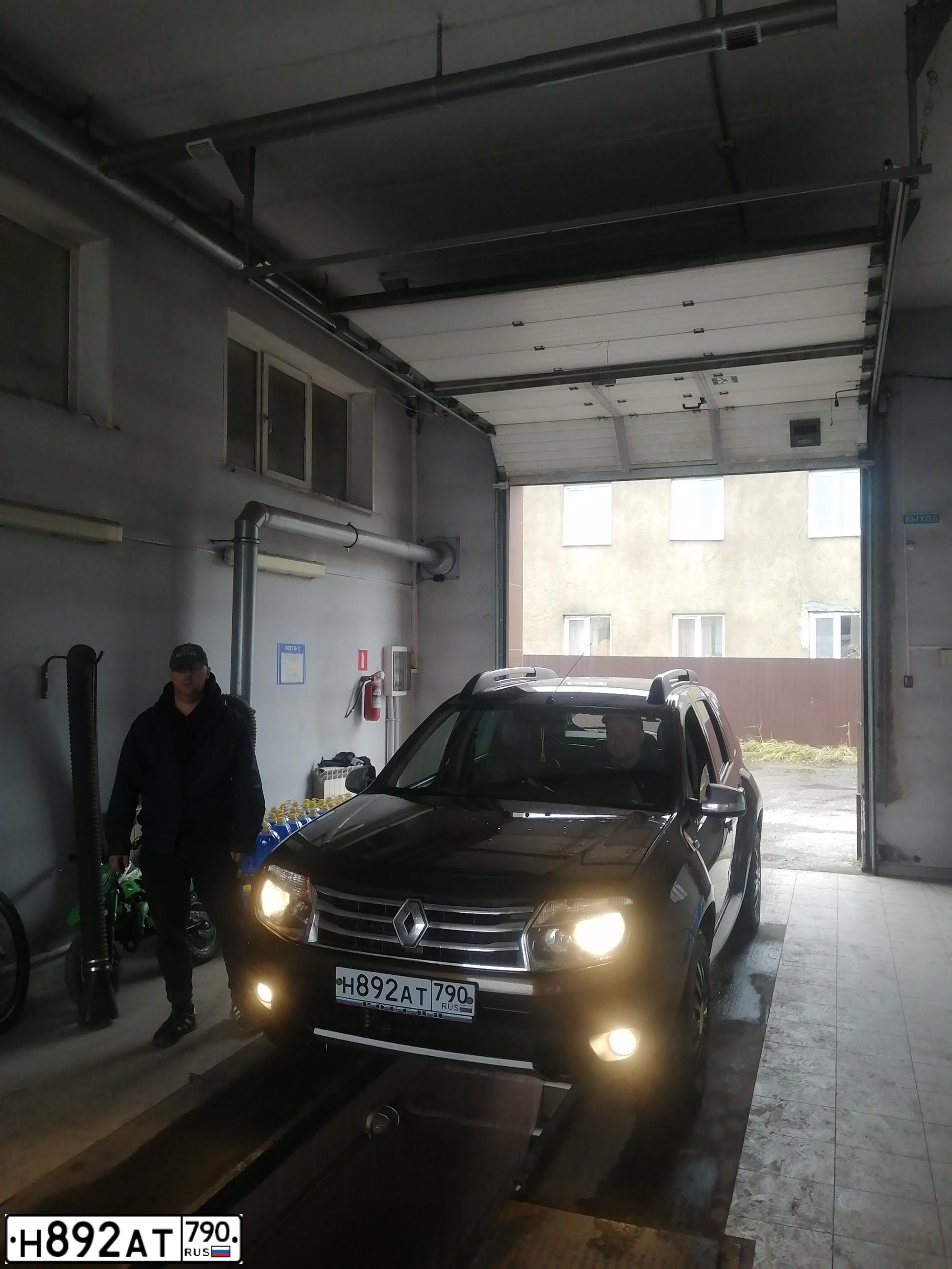 Фото автомобиля RENAULT DUSTER, 2013 — госномер Р476АК71. Цвет: Коричневый