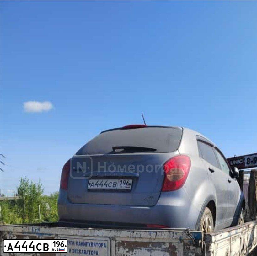 Фото автомобиля KIA RIO, 2012 — госномер Т617НН96. Цвет: Белый