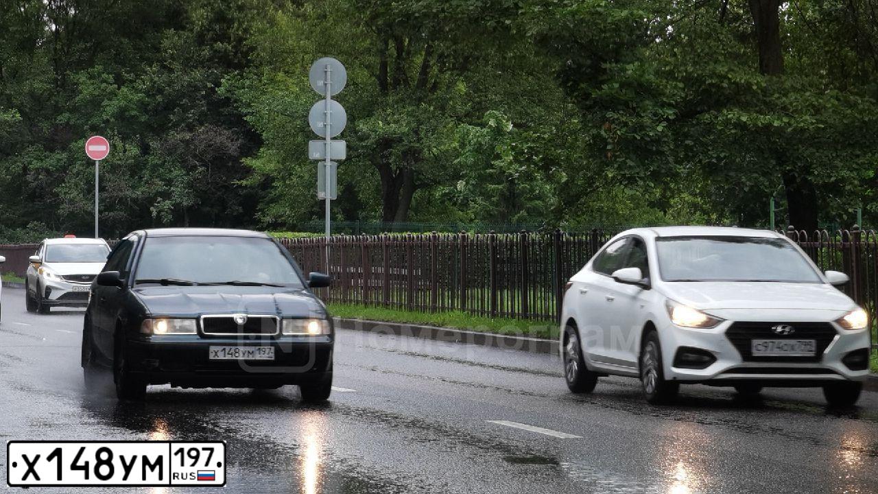 Фото автомобиля SKODA OCTAVIA, 1999 — госномер Х148УМ197. Цвет: ЗЕЛЕНЫЙ ТЕМНЫЙ