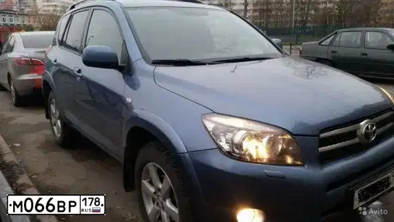 Фото автомобиля MITSUBISHI LANCER, 2008 — госномер М066ВР178. Цвет: СЕРЕБРИСТЫЙ