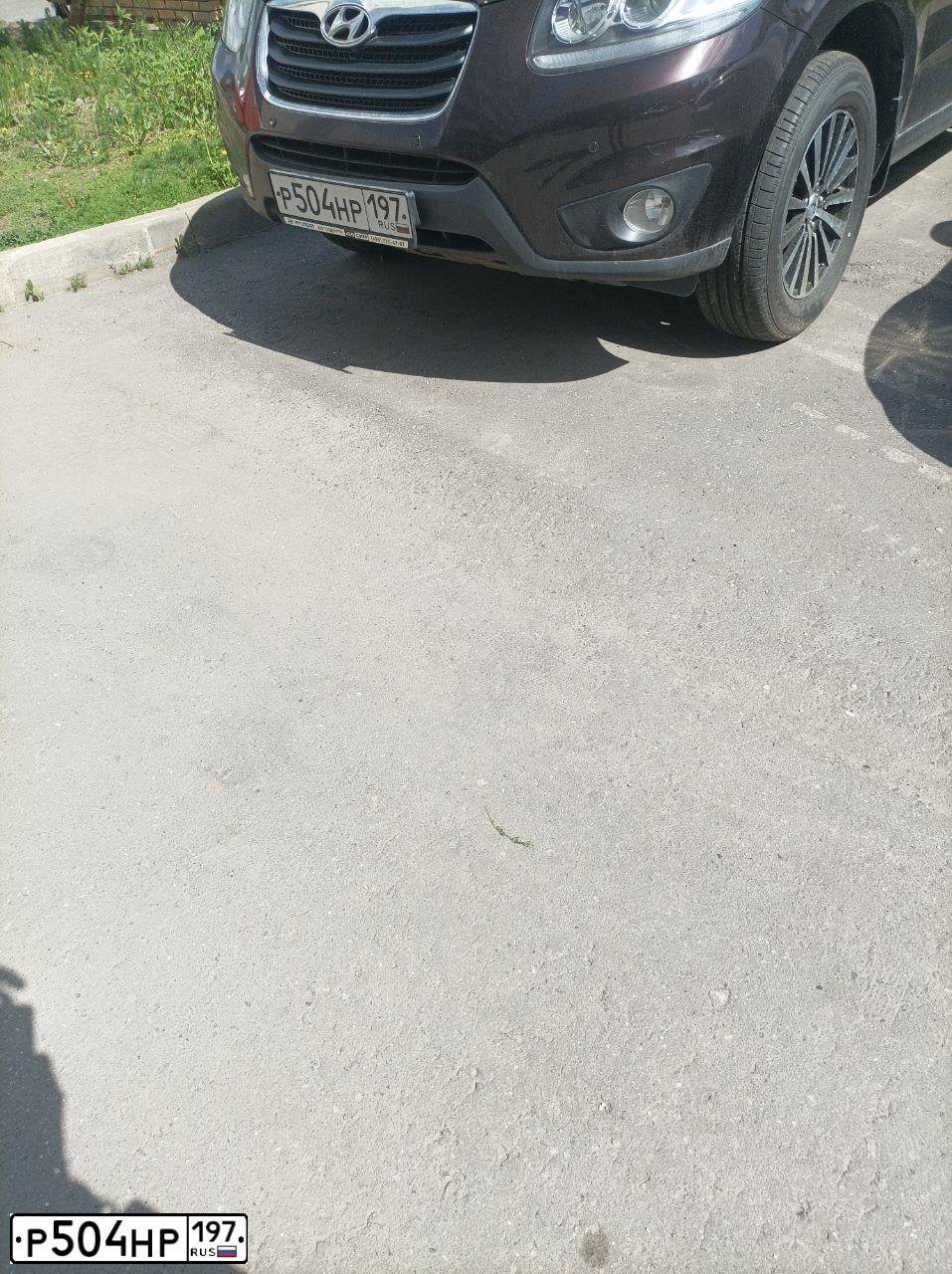 Фото автомобиля HYUNDAI SANTA FE, 2011 — госномер Р504НР197. Цвет: ВИШНЕВЫЙ ТЕМНЫЙ