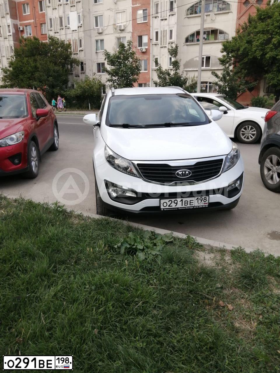 Фото автомобиля KIA SPORTAGE, 2012 — госномер О009РТ98. Цвет: БЕЛЫЙ