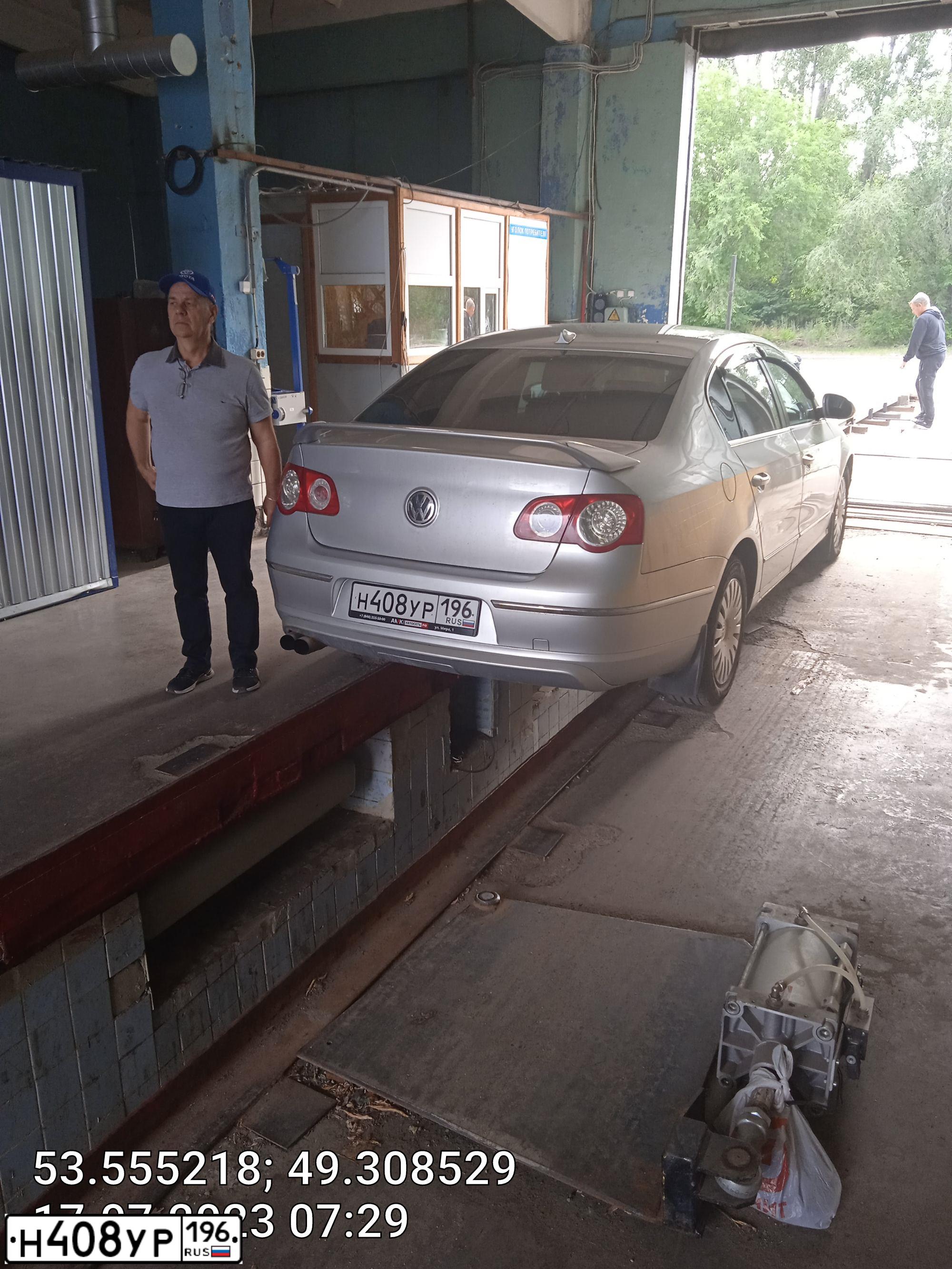 Фото автомобиля VOLKSWAGEN PASSAT, 2005 — госномер М158НМ58. Цвет: Серебристый
