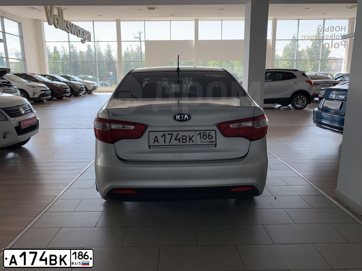 Фото автомобиля KIA RIO, 2014 — госномер Т505АР05. Цвет: Серебристый