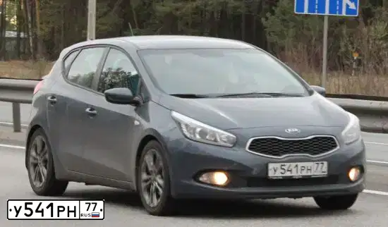 Фото автомобиля KIA CEE'D, 2012 — госномер У541РН77. Цвет: синий