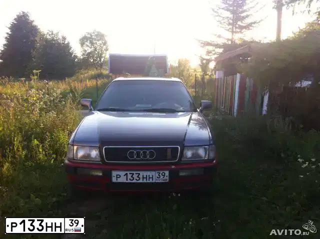Фото автомобиля AUDI 80, 1993 — госномер Р133НН39. Цвет: СЕРЫЙ