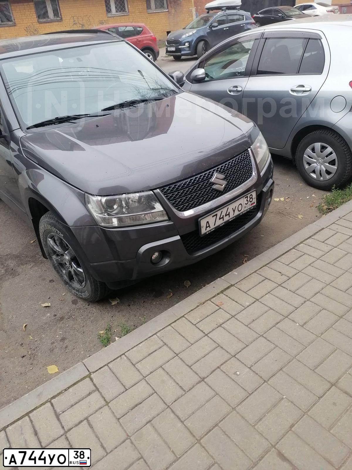 Фото автомобиля SUZUKI /GRAND/ VITARA, 2011 — госномер А744УО38. Цвет: СЕРЫЙ