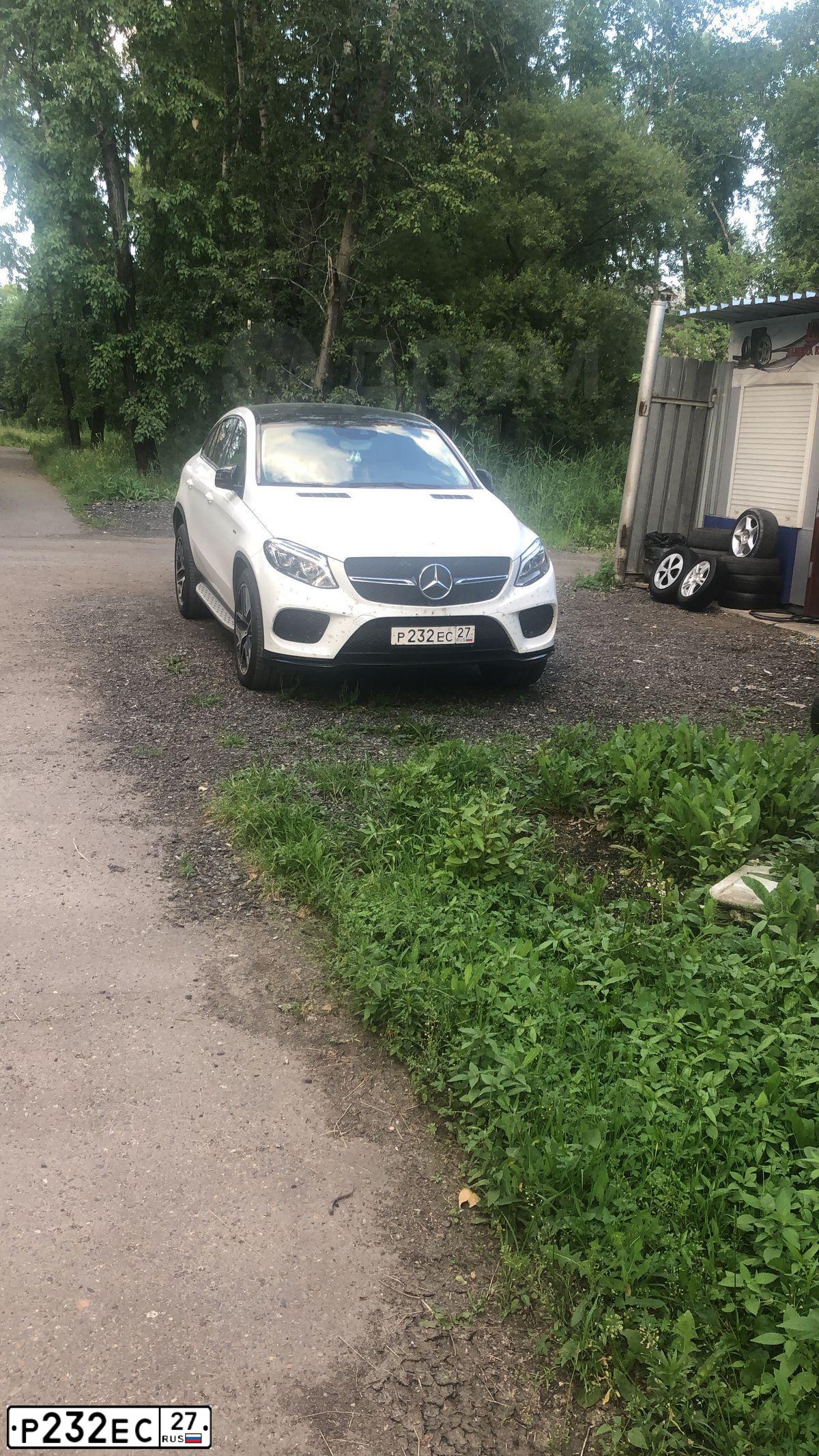 Фото автомобиля MERCEDES GLE-KLASSE, 2015 — госномер Р232ЕС27. Цвет: Белый