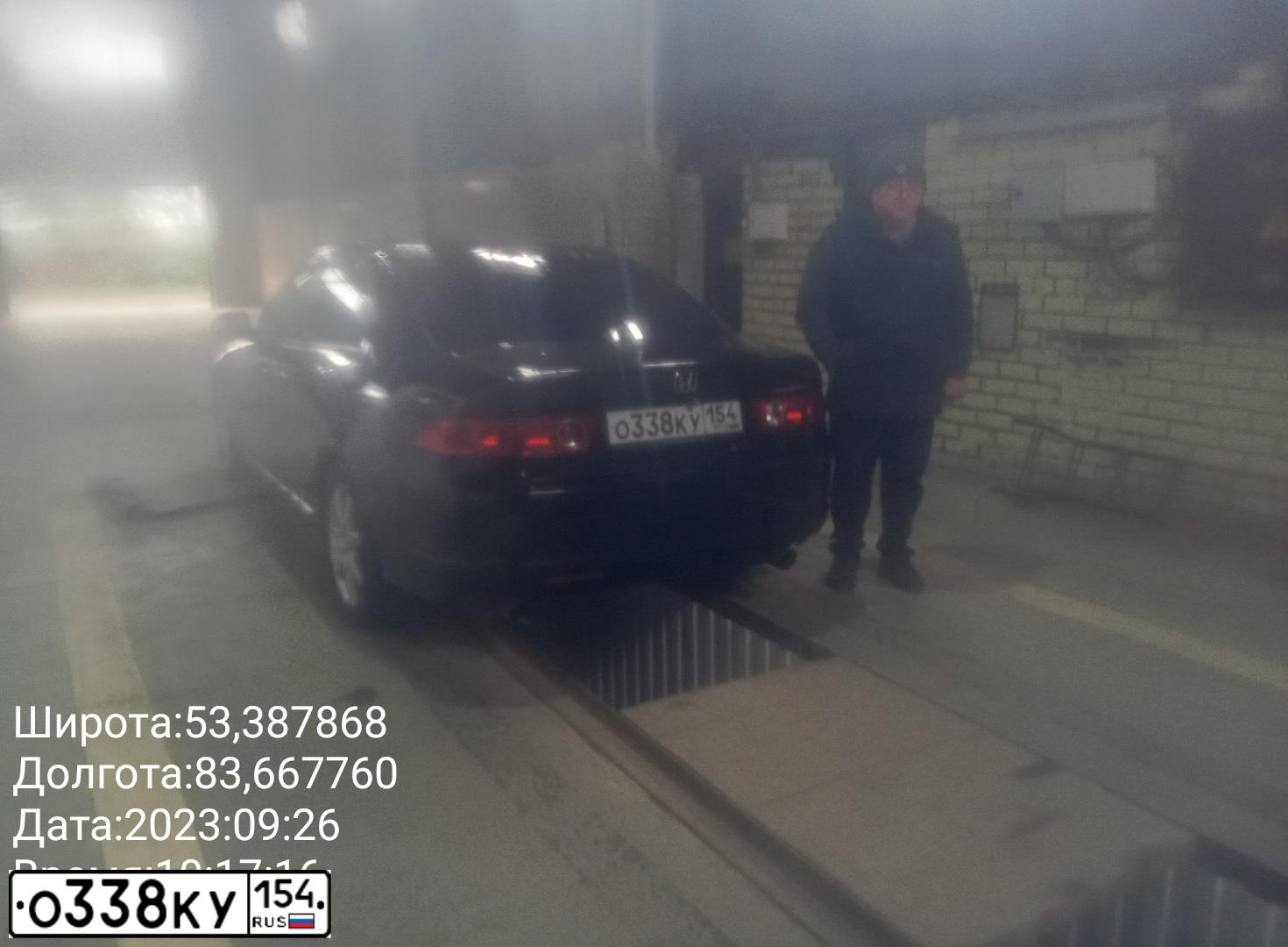 Фото автомобиля HONDA ACCORD, 2004 — госномер О338КУ154. Цвет: ЧЕРНЫЙ