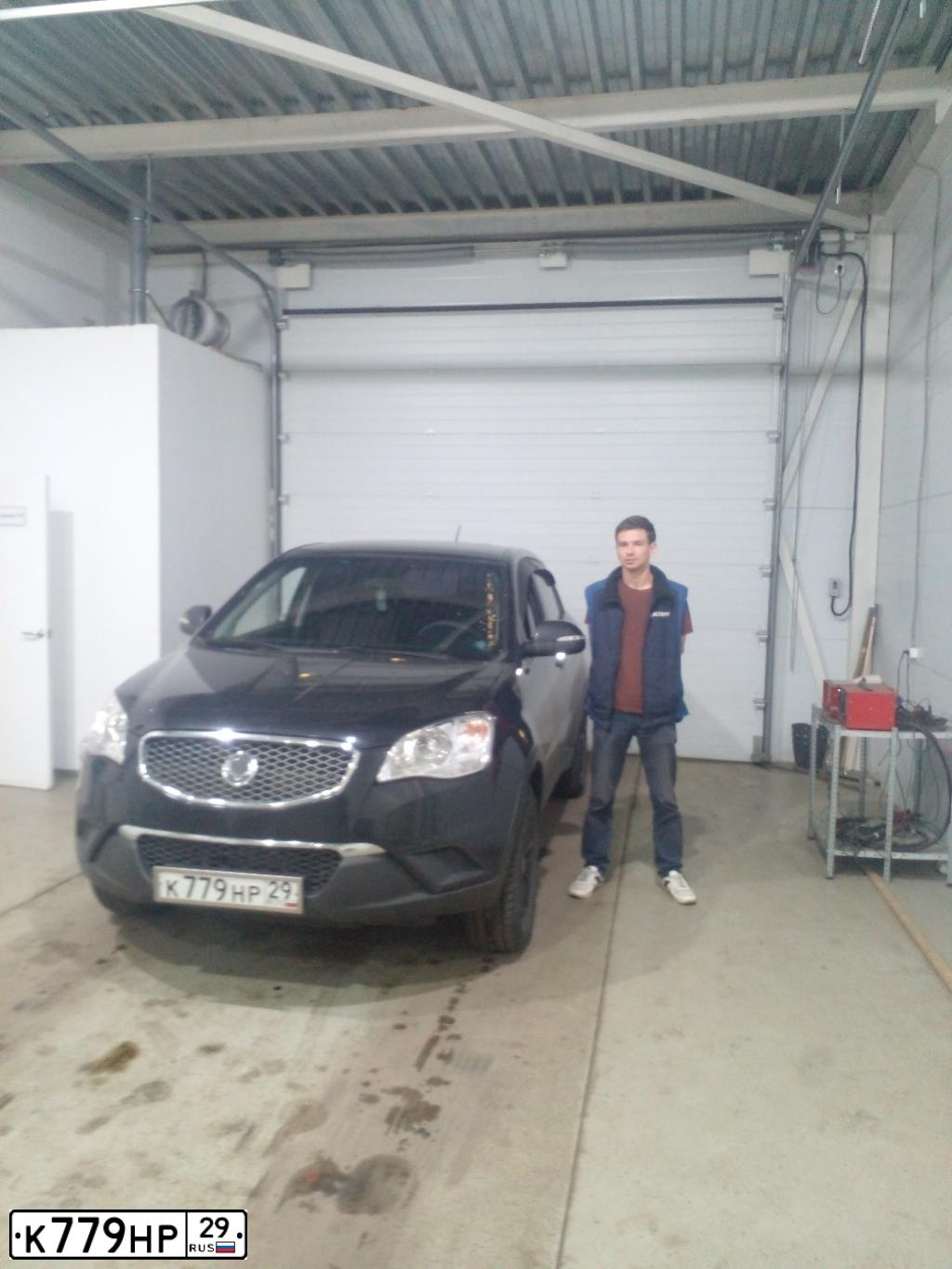 Фото автомобиля SSANGYONG ACTYON, 2011 — госномер К779НР29. Цвет: ЧЕРНЫЙ