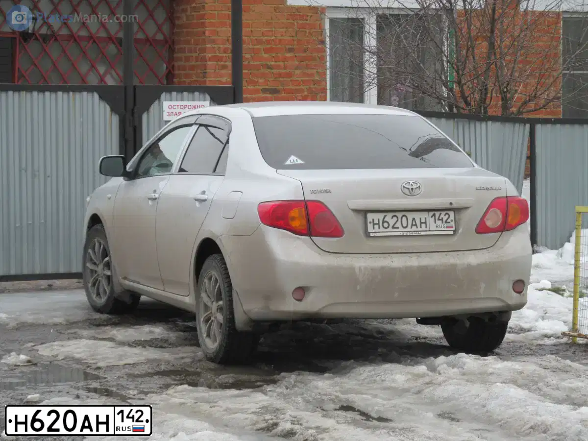 Фото автомобиля TOYOTA COROLLA, 2008 — госномер Н620АН142. Цвет: СЕРЕБРИСТЫЙ