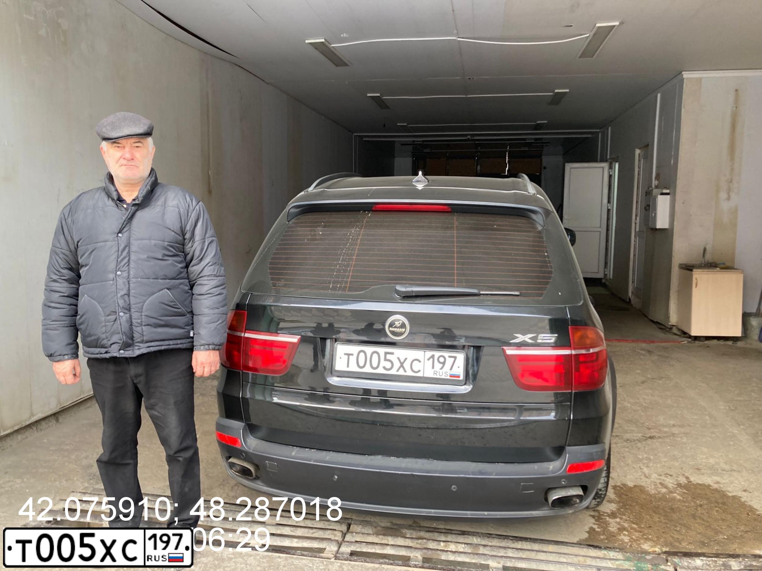 Фото автомобиля BMW X5, 2008 — госномер В007ОН199. Цвет: ЧЕРНЫЙ