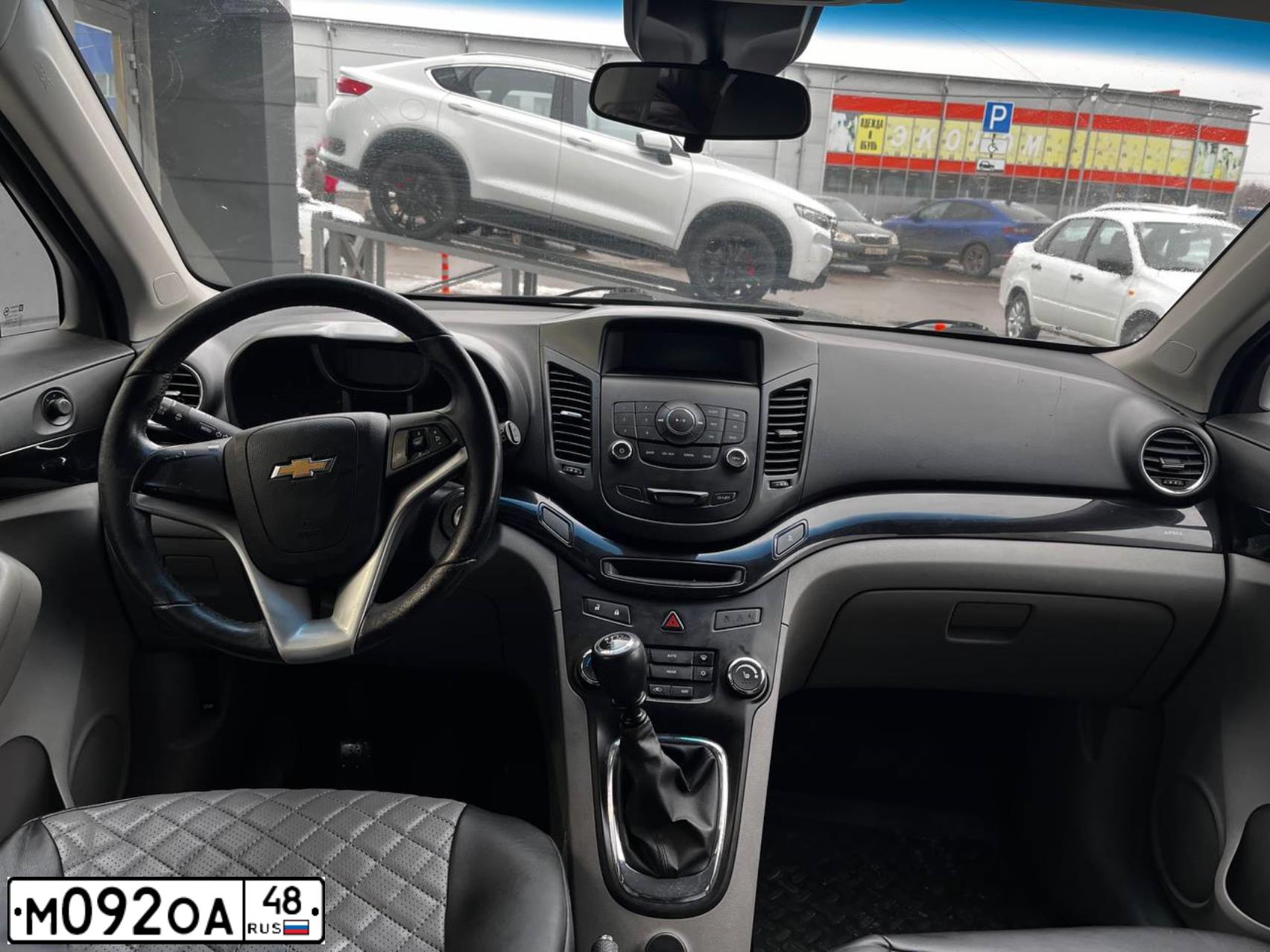 Фото автомобиля CHEVROLET ORLANDO, 2014 — госномер Е203СХ57. Цвет: Серебристый