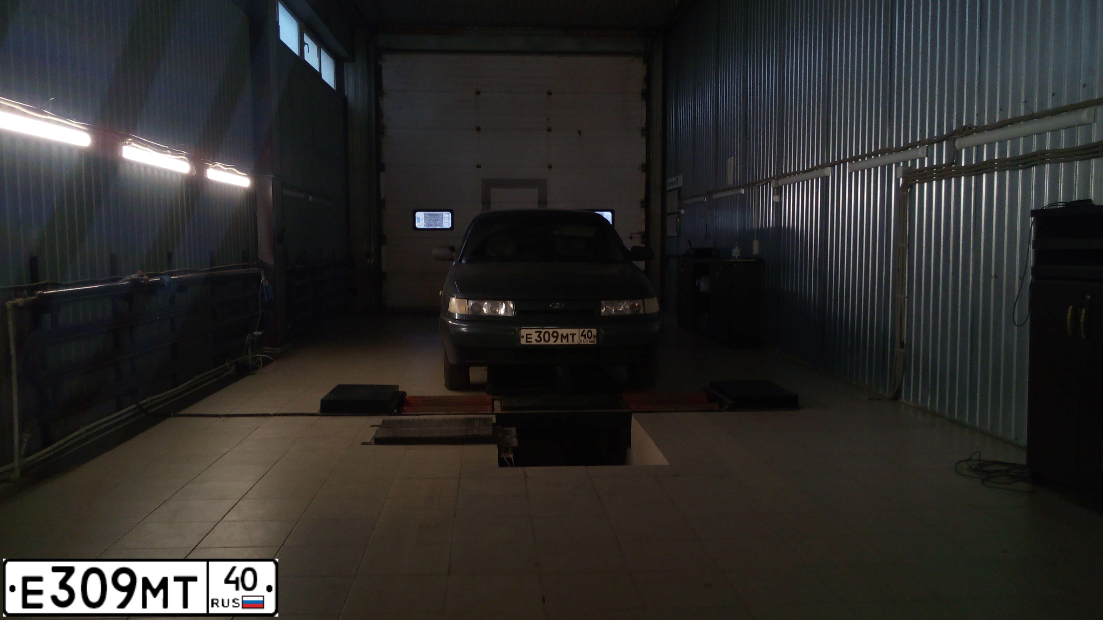 Фото автомобиля LADA 2112, 2006 — госномер У308ЕЕ181. Цвет: СЕРО-СИНЕ-ЗЕЛЕНЫЙ