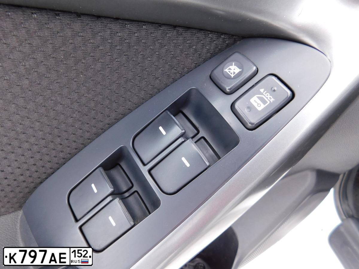 Фото автомобиля MITSUBISHI LANCER, 2005 — госномер М357ХЕ152. Цвет: СВЕТЛО-СЕРЫЙ