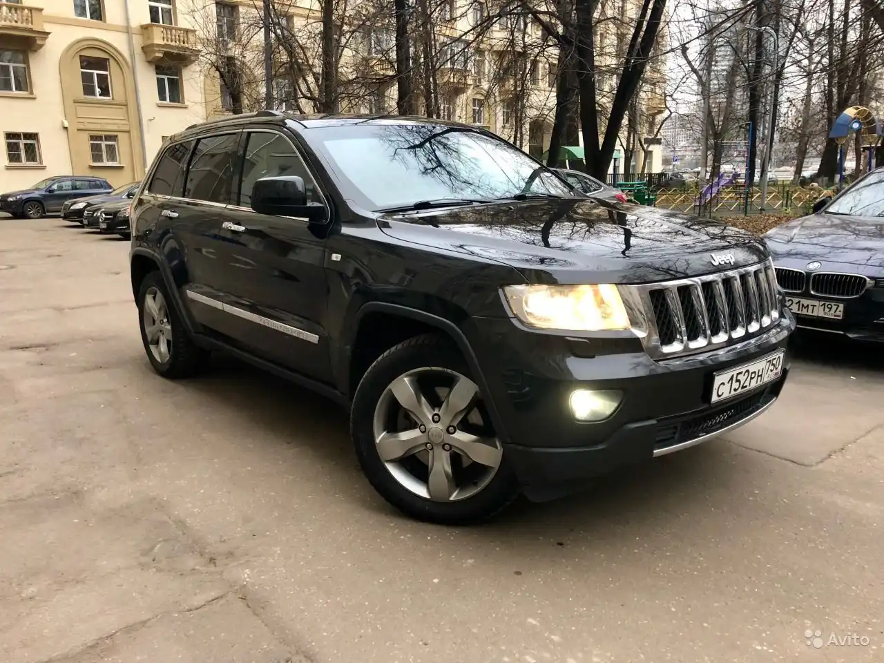Фото автомобиля JEEP GRAND CHEROKEE, 2012 — госномер О001ВЕ197. Цвет: ЧЕРНЫЙ