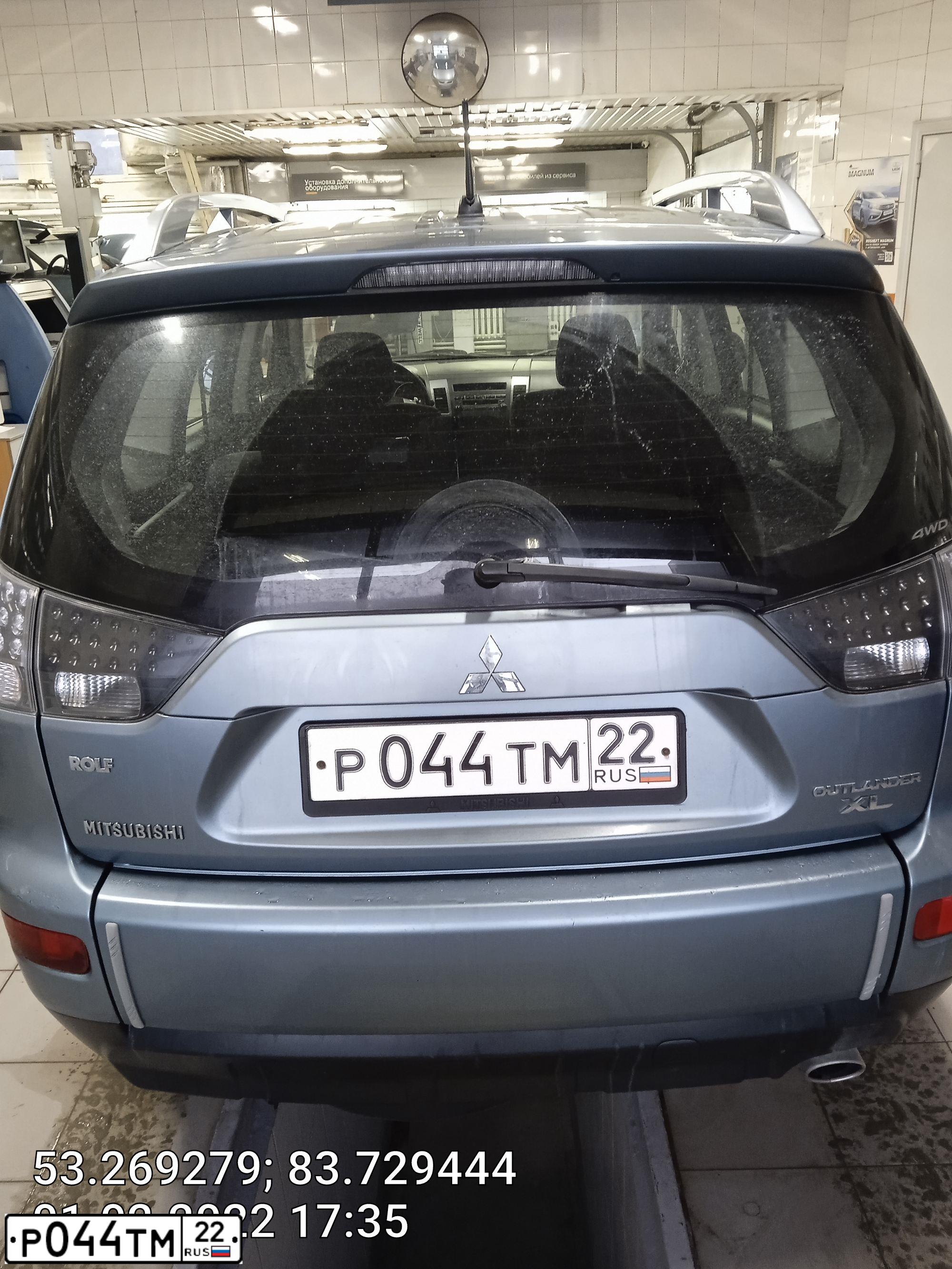 Фото автомобиля MITSUBISHI OUTLANDER, 2007 — госномер Р044ТМ22. Цвет: СВЕТЛО-СЕРО-ЗЕЛЕНЫЙ