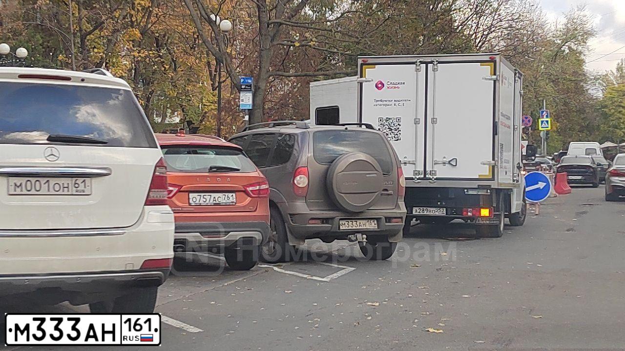 Фото автомобиля MERCEDES G-KLASSE, 2002 — госномер У182ЕС31. Цвет: ЧЕРНЫЙ