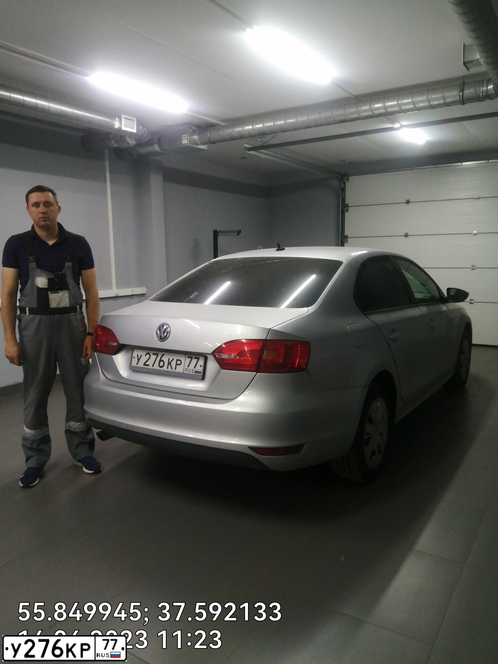 Фото автомобиля VOLKSWAGEN JETTA, 2013 — госномер У328ХТ57. Цвет: Серебристый