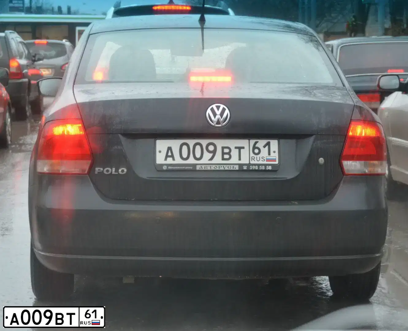 Фото автомобиля VOLKSWAGEN POLO, 2013 — госномер С110ТС161. Цвет: СЕРЫЙ