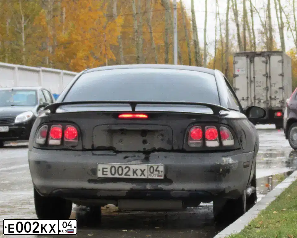 Фото автомобиля FORD MUSTANG, 1994 — госномер Е002КХ04. Цвет: ЧЕРНЫЙ
