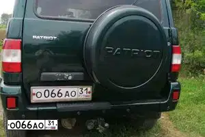 Фото автомобиля UAZ 3163 PATRIOT, 2012 — госномер О050ЕО64. Цвет: АМУЛЕТ-МЕТАЛЛИК