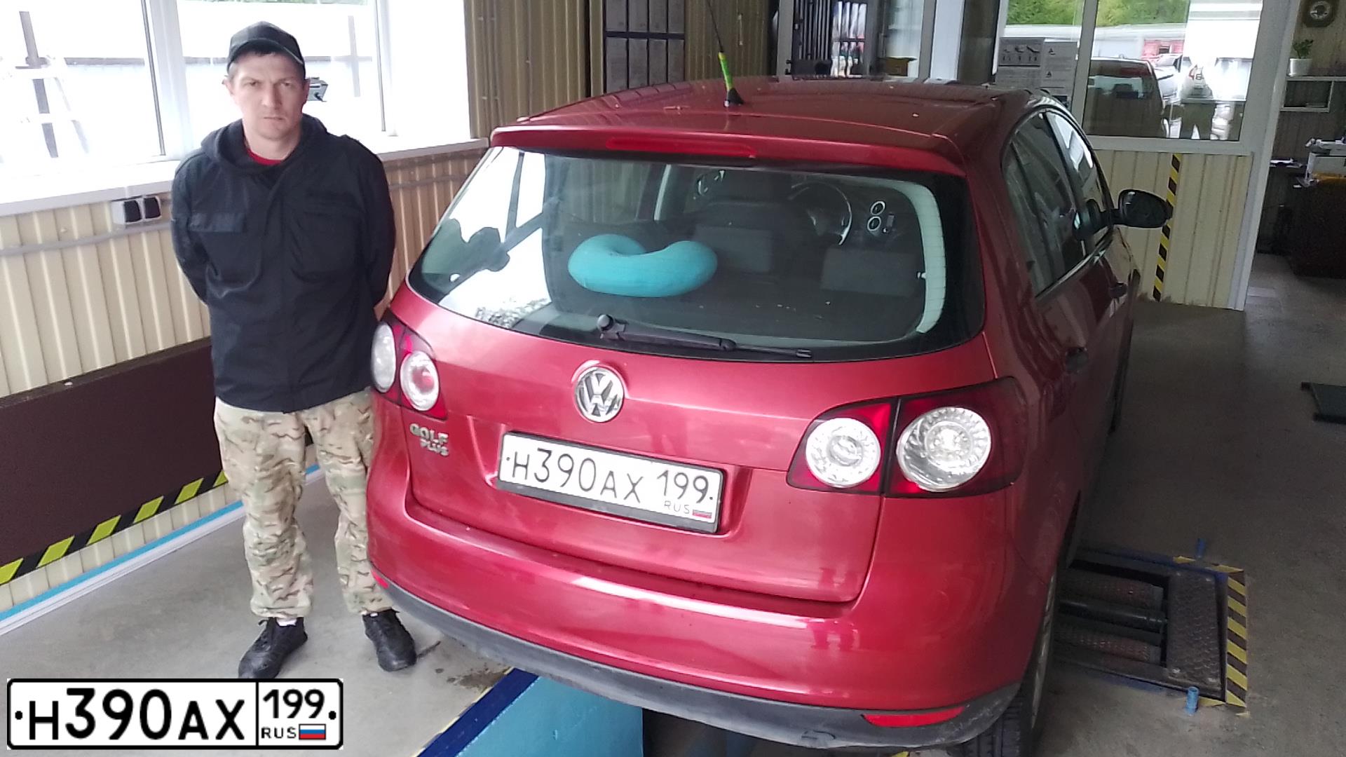 Фото автомобиля VOLKSWAGEN GOLF PLUS, 2007 — госномер Х995СУ790. Цвет: КРАСНЫЙ