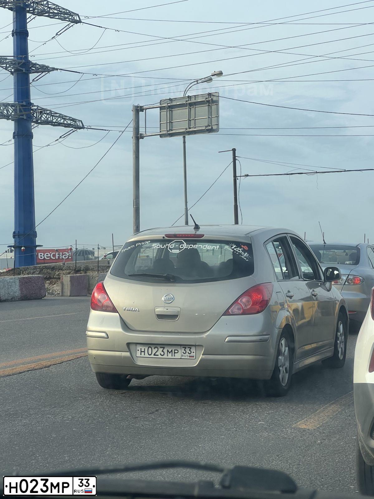 Фото автомобиля NISSAN TIIDA, 2011 — госномер С946КМ57. Цвет: Коричневый
