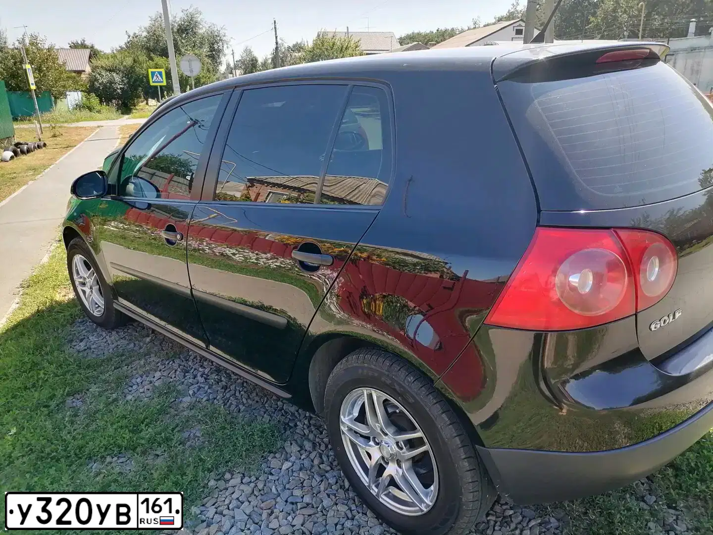 Фото автомобиля VOLKSWAGEN GOLF, 2005 — госномер Х453АР177. Цвет: Черный