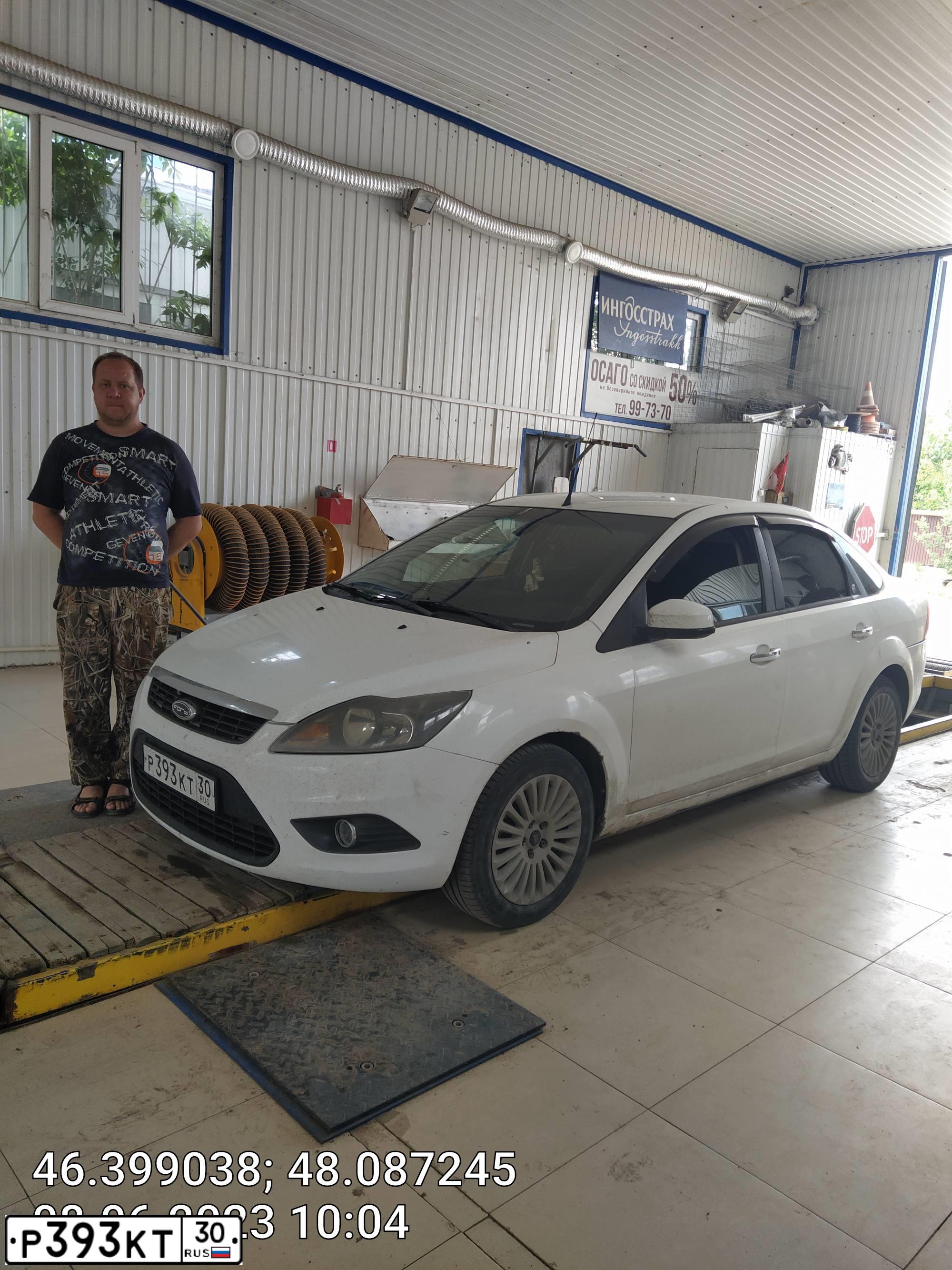 Фото автомобиля FORD FOCUS, 2011 — госномер Т766УР30. Цвет: Белый