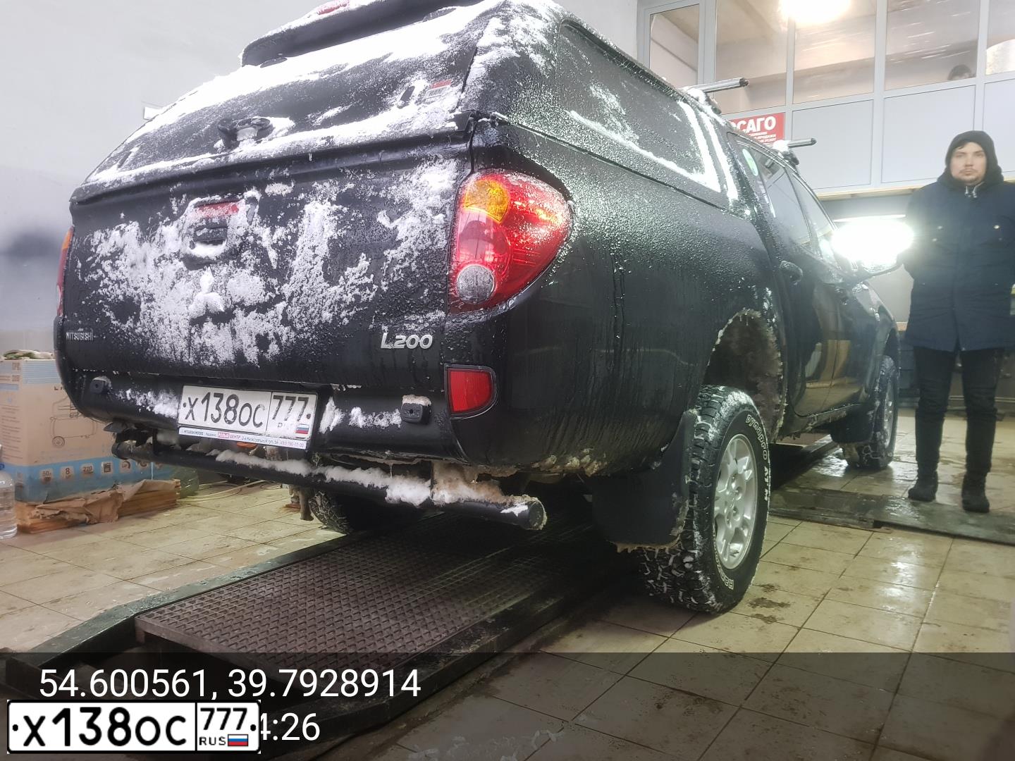 Фото автомобиля MITSUBISHI L 200, 2014 — госномер Х488ВА198. Цвет: ЧЕРНЫЙ