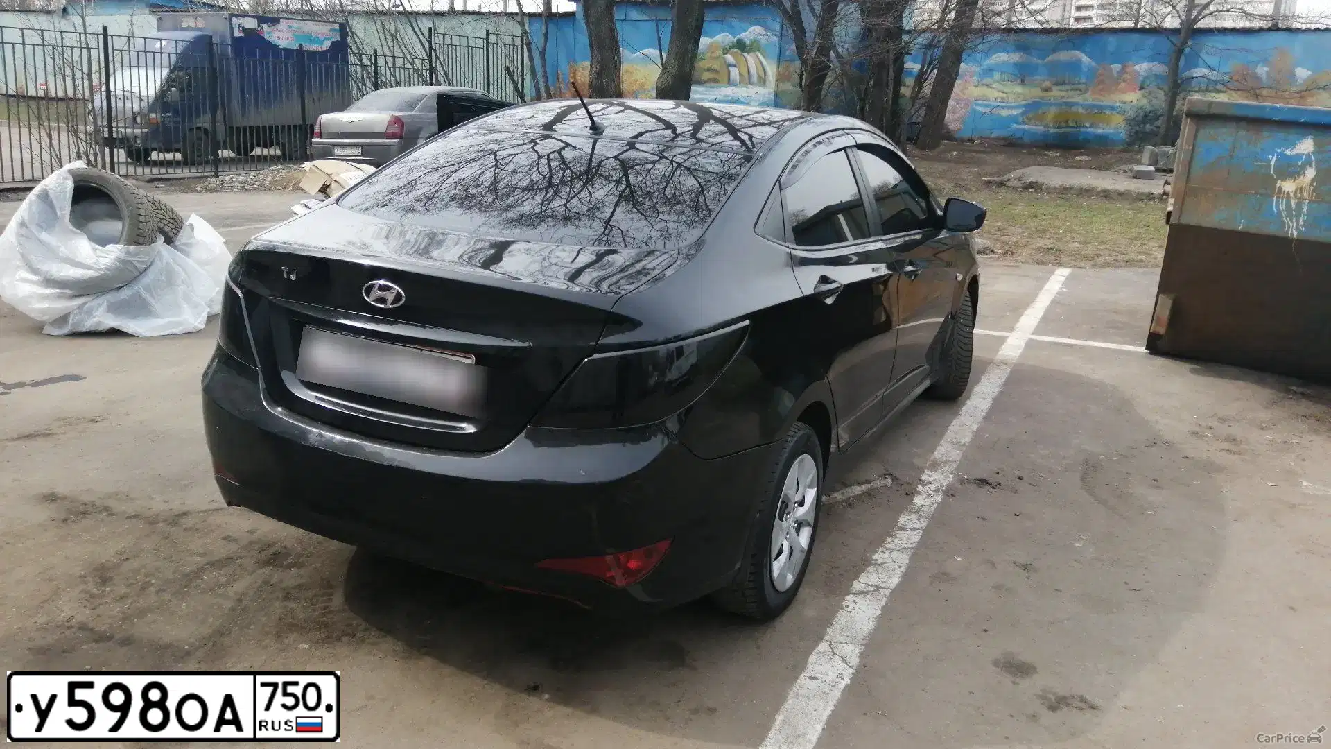 Фото автомобиля HYUNDAI SOLARIS, 2016 — госномер У598ОА750. Цвет: БЕЛЫЙ ЖЕЛТЫЙ СЕРЫЙ