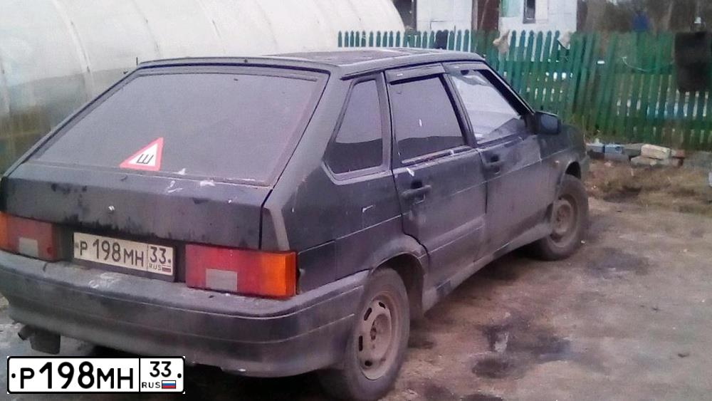 Фото автомобиля LADA 2114 SAMARA, 2006 — госномер Р198МН33. Цвет: ТЕМНО-ЗЕЛЕНЫЙ