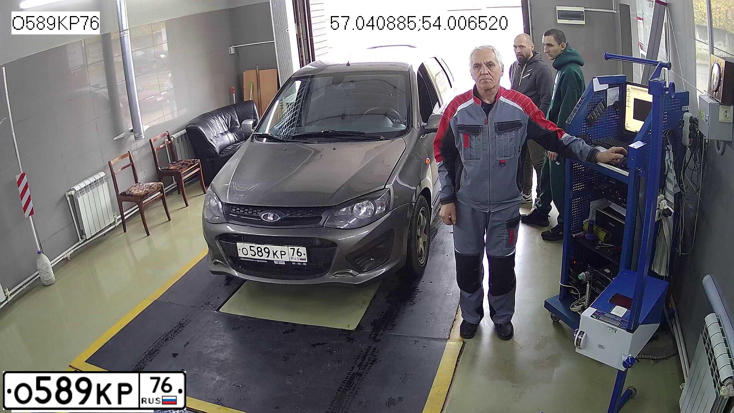 Фото автомобиля LADA 2192 KALINA, 2015 — госномер А832ТТ18. Цвет: Золотисто-коричневый