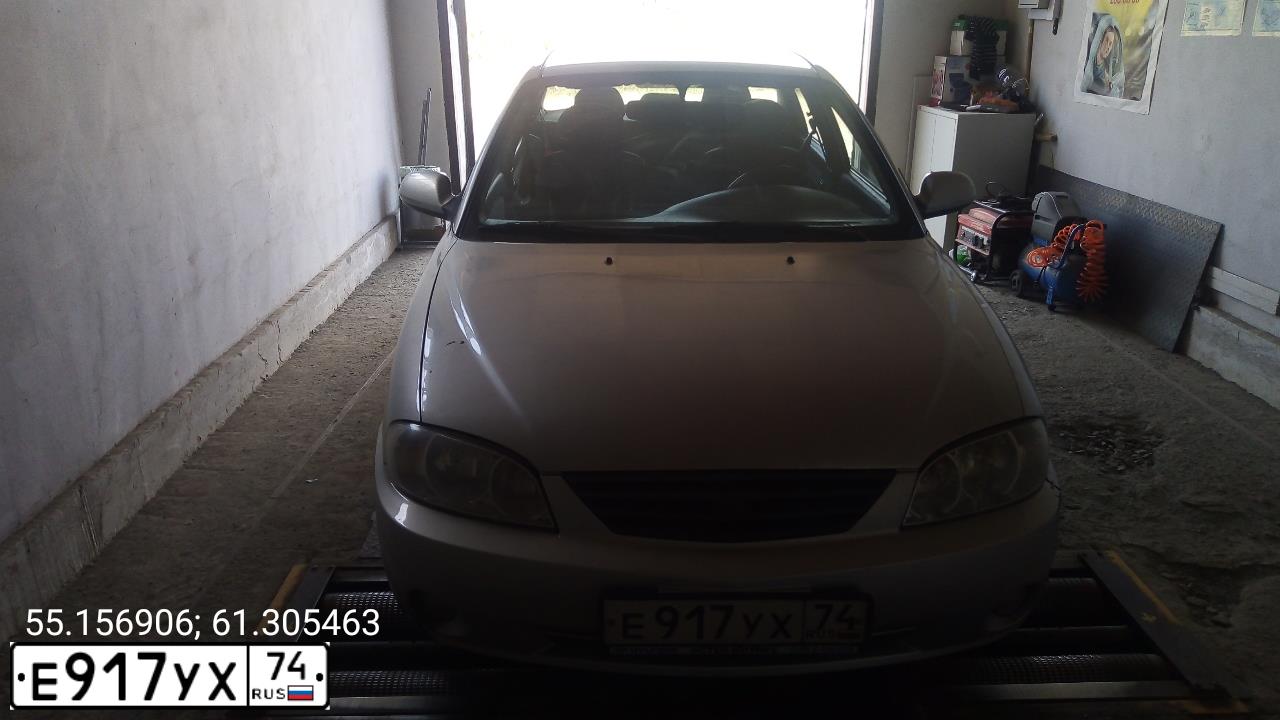 Фото автомобиля KIA SPECTRA, 2006 — госномер О147ЕТ774. Цвет: алмазное серебро (белый)