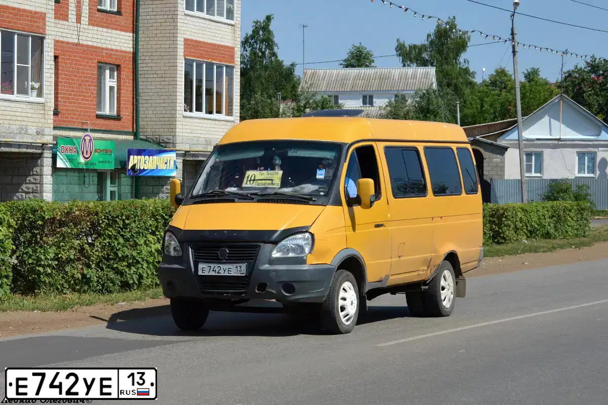 Фото автомобиля GAZ 3221 GAZEL, 2007 — госномер Е742УЕ13. Цвет: ЖЁЛТЫЙ