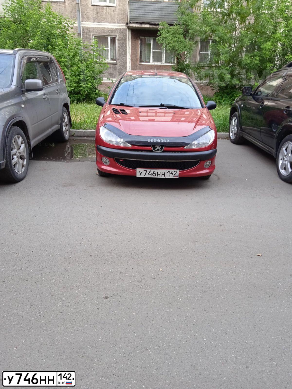 Фото автомобиля PEUGEOT 206, 2009 — госномер С272ХС42. Цвет: Красный