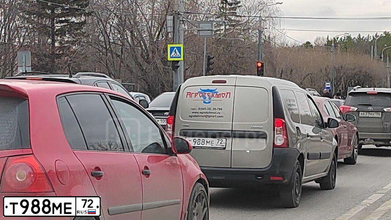 Фото автомобиля MERCEDES S-KLASSE, 2008 — госномер К562ММ154. Цвет: СЕРЫЙ