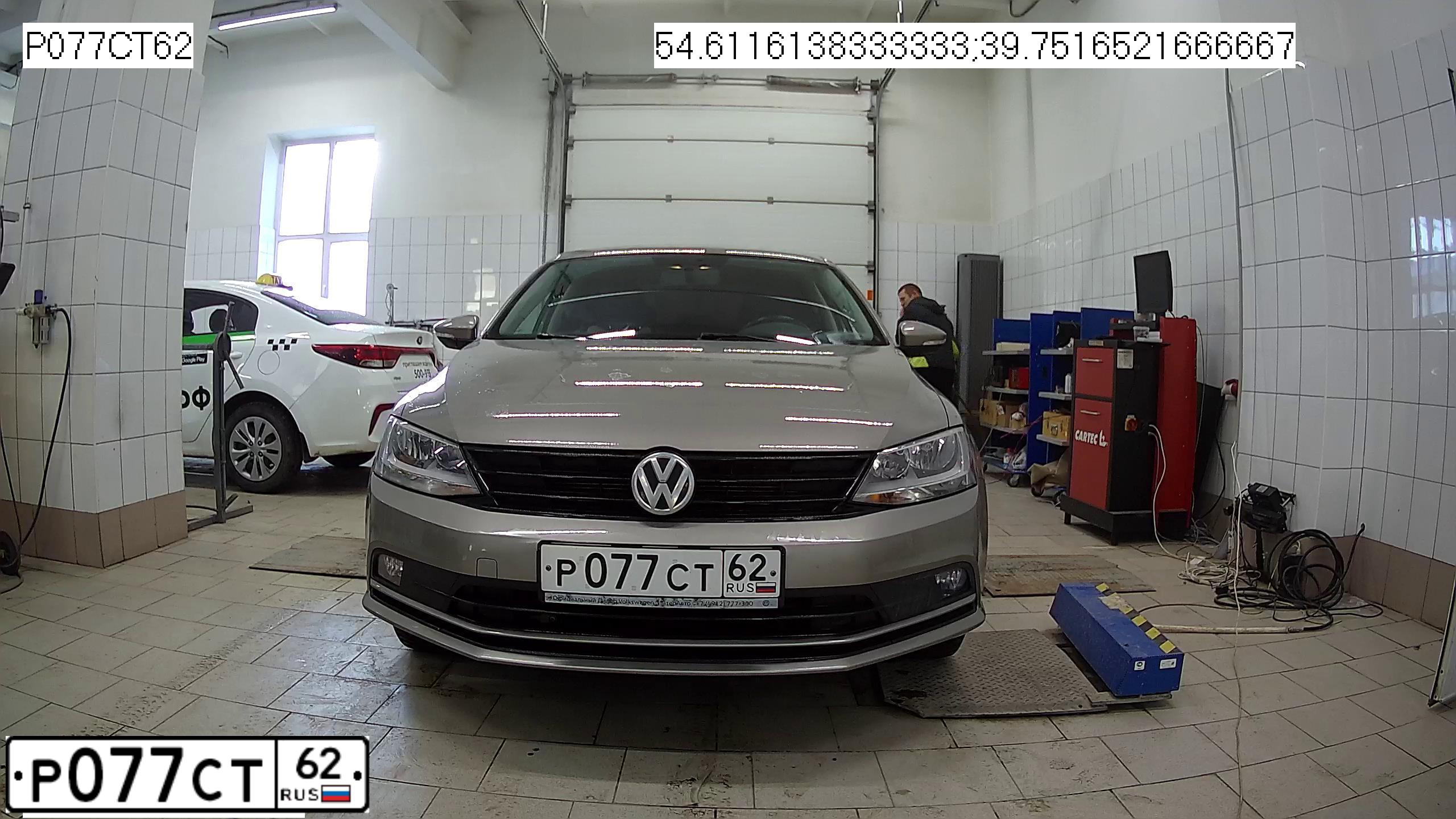 Фото автомобиля VOLKSWAGEN JETTA, 2017 — госномер Р077СТ62. Цвет: БЕЖЕВЫЙ