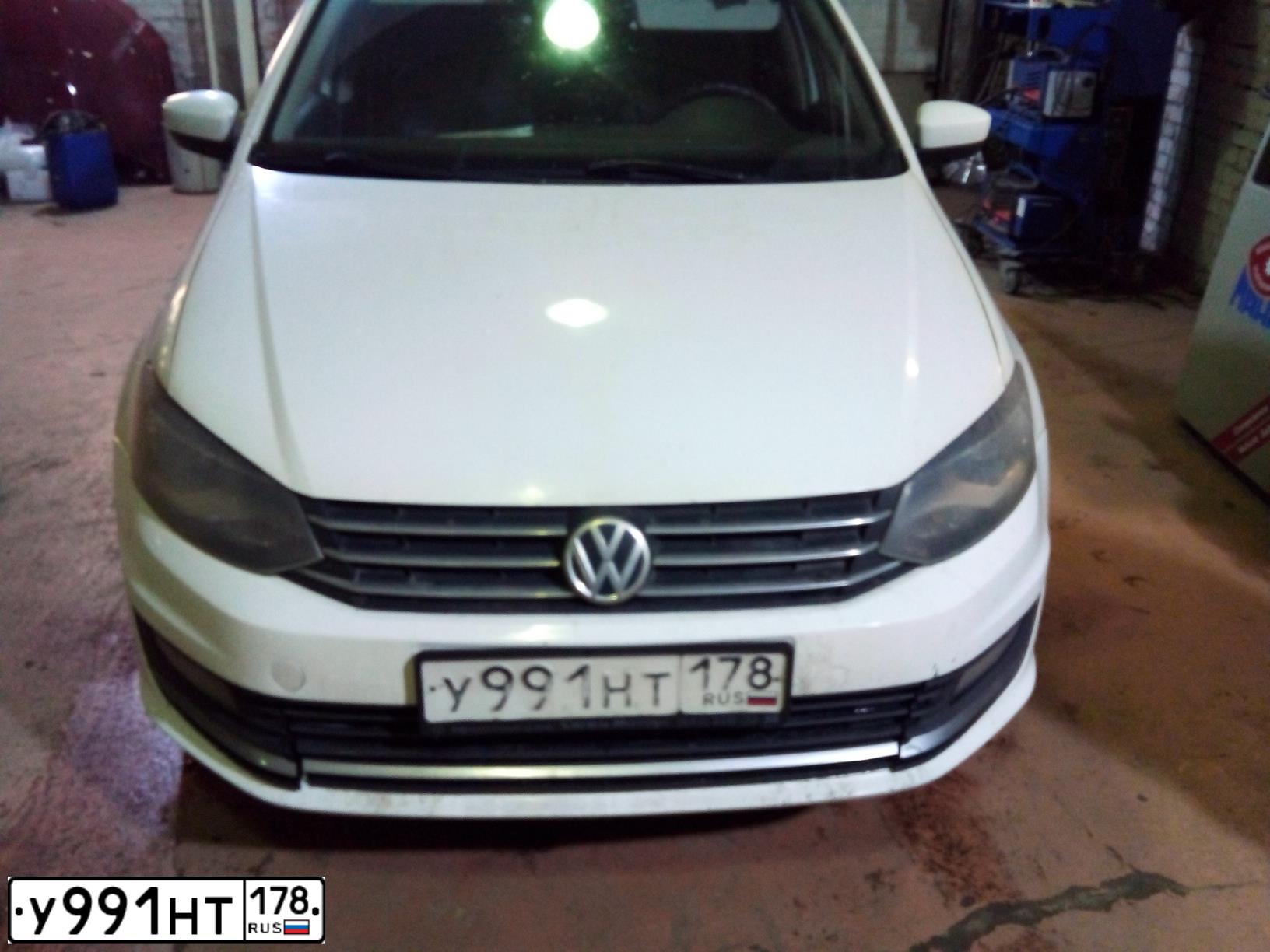 Фото автомобиля VOLKSWAGEN POLO, 2016 — госномер А384ОТ761. Цвет: Белый