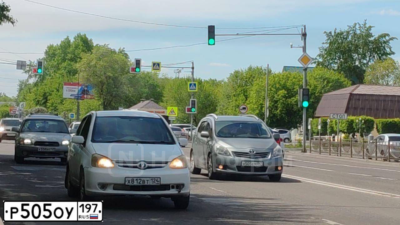 Фото автомобиля MERCEDES G-KLASSE, 2002 — госномер М020КС777. Цвет: ЗОЛОТИСТЫЙ