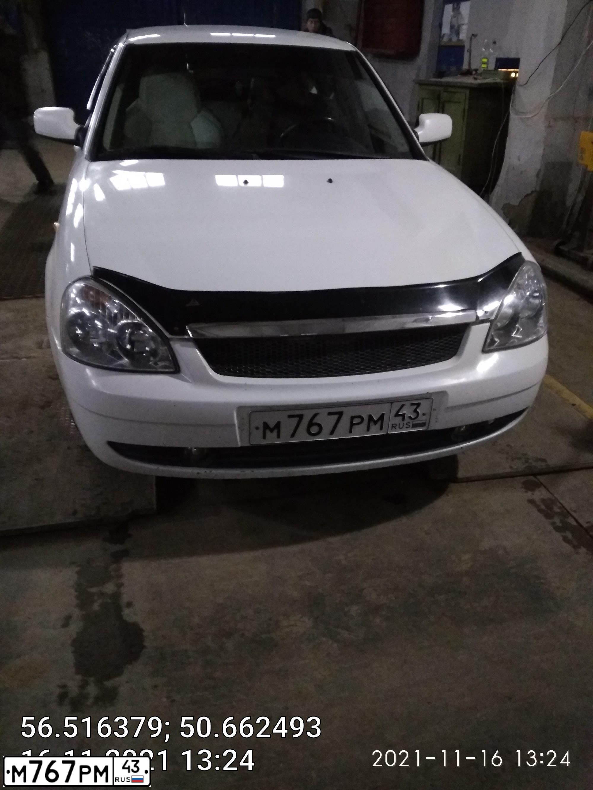 Фото автомобиля LADA 2172 PRIORA, 2011 — госномер М767РМ43. Цвет: Белый